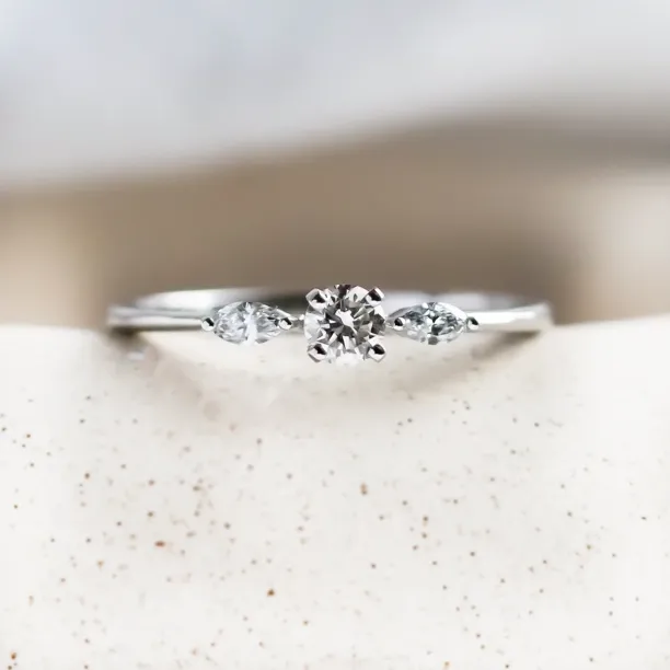 Zásnubní prsten s diamanty DARA Image