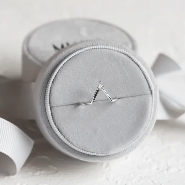 Vykrojený snubní prsten s kite salt and pepper diamantem NELLY Image