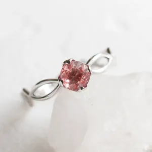 Solid gold Irish knot ring for women with strawberry quartz QUEENLY Thumbnail