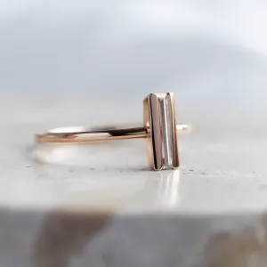 Netradiční zásnubní prsten s baguette moissanitem KATY Thumbnail