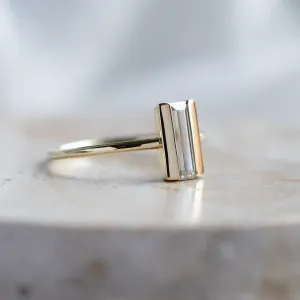 Originální zásnubní prsten s baguette moissanitem SLAVA Thumbnail