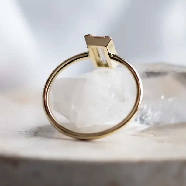 Originální zásnubní prsten s baguette moissanitem SLAVA Image