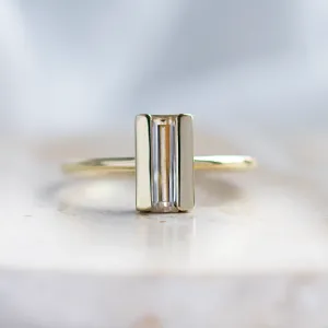 Originální zásnubní prsten s baguette moissanitem SLAVA