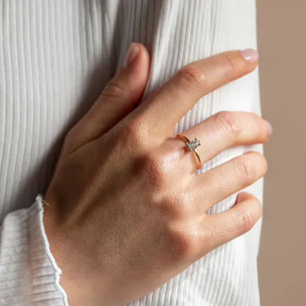 Minimalistický prsten s pear salt and pepper diamantem ELIZA Image