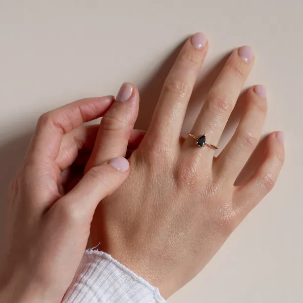 Minimalistický prsten se zeleným laboratorním diamantem ALESSA Image