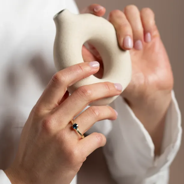 Originální zásnubní prsten s modrým laboratorním diamantem BLU Image