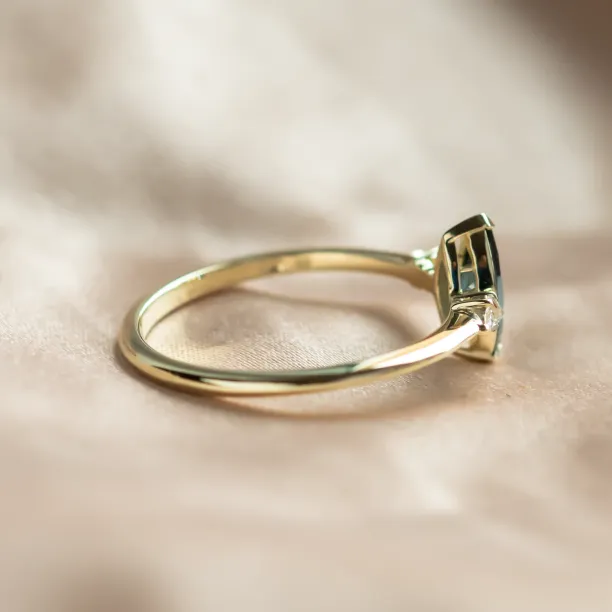 Elegantní prsten s laboratorními diamanty v bílé a modré barvě ADINA Image