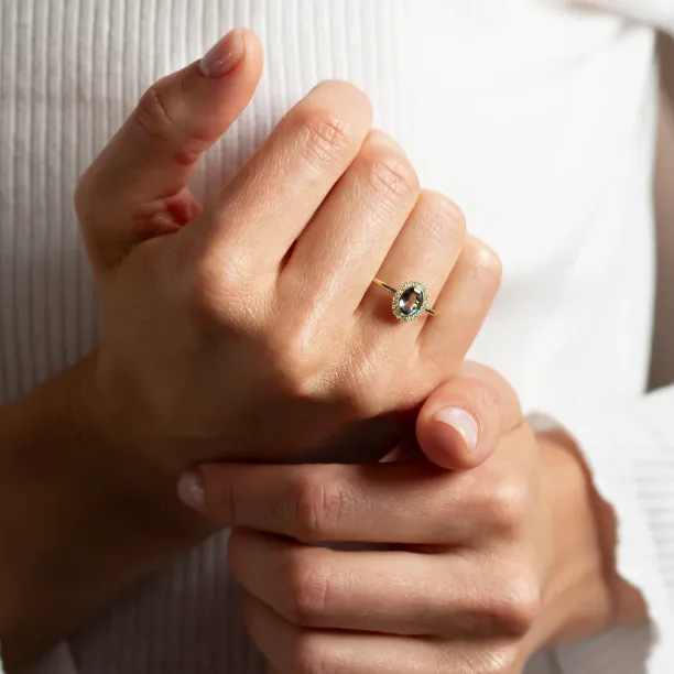 Luxusní zásnubní prsten s modrozeleným safírem a diamanty ZARITA Image