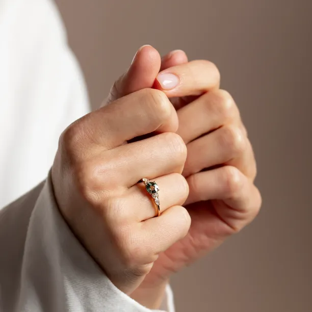 Elegantní zásnubní prsten s přírodním safírem a diamanty MAIDEN Image