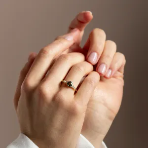 Elegantní zásnubní prsten s přírodním safírem a diamanty MAIDEN Thumbnail