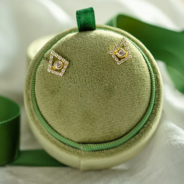 Lab-grown diamantové náušnice s vyměnitelným centrálním drahokamem JAY Image