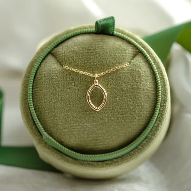 Open marquise shape pendant and necklace HILARY Image