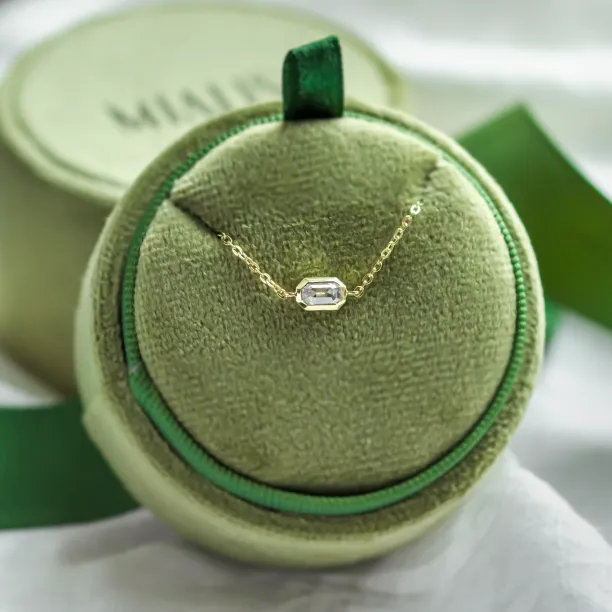 Minimalistický zlatý náramek se salt and pepper diamantem NAYA Image