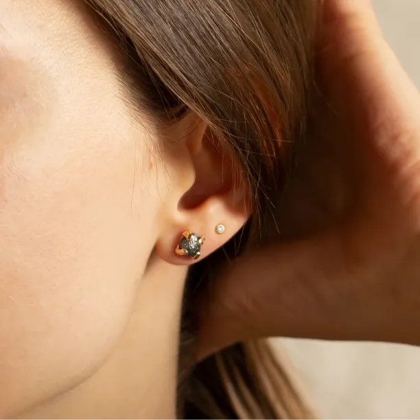 Netradiční náušnice se šedými surovými diamanty CORDELIA Image