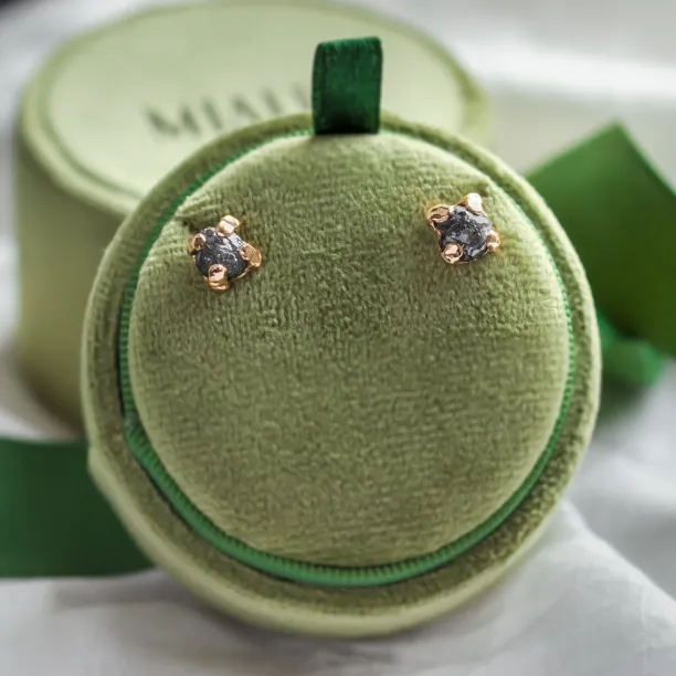 Netradiční náušnice se šedými surovými diamanty CORDELIA Image