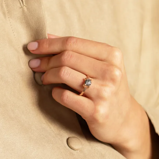 Originální zásnubní prsten s šedým surovým diamantem INES Image