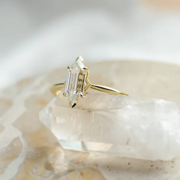 Zásnubní prsten s moissanitem ve tvaru hexagonu CATELYN Image