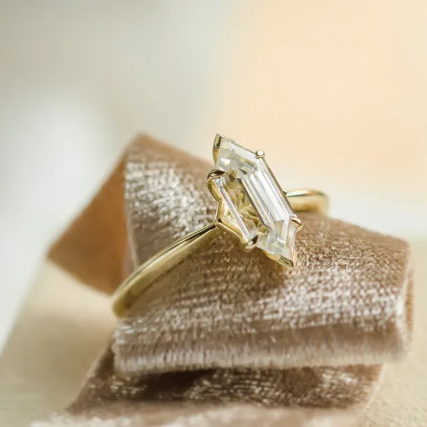 Zásnubní prsten s moissanitem ve tvaru hexagonu CATELYN Image