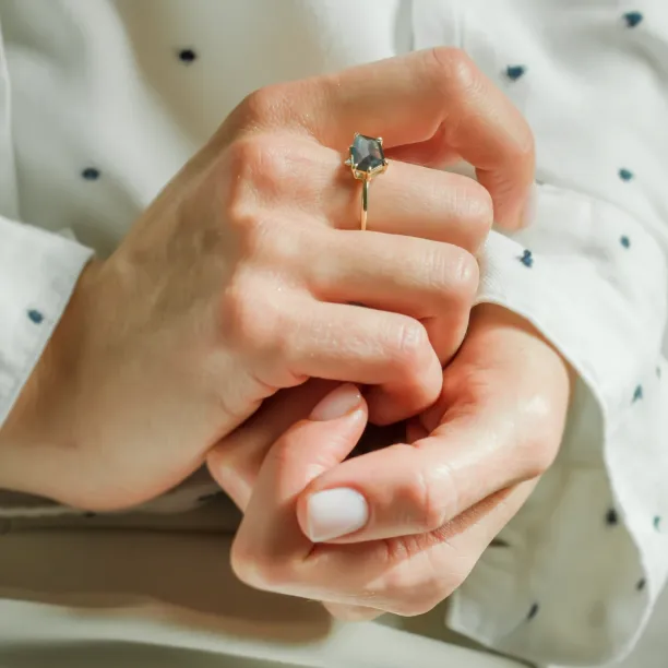 Teal sapphire engagement ring MAGNIFICA Image