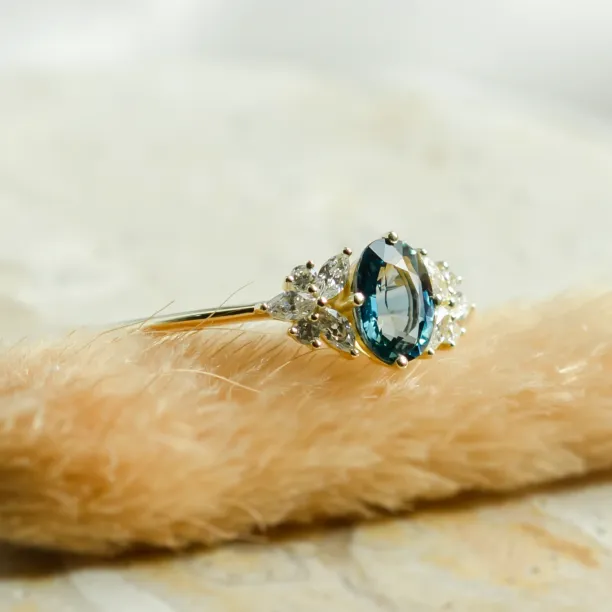 Luxusní prsten s modrozeleným safírem a diamanty HAZEL Image