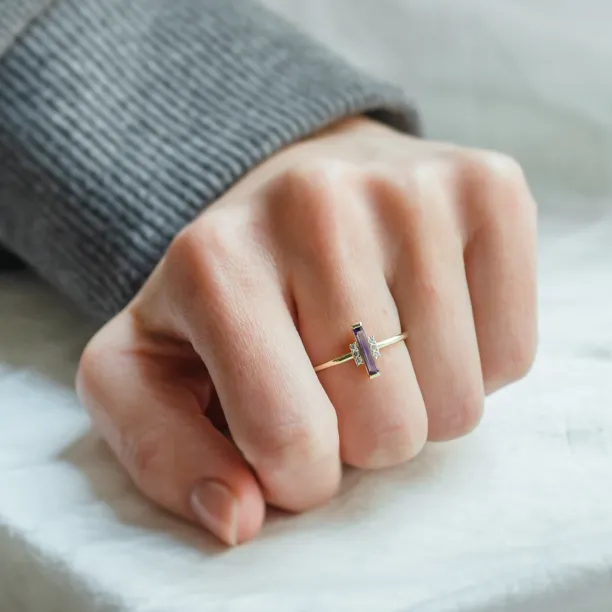 Original ring with baguette amethyst and side diamonds NAIMA Image