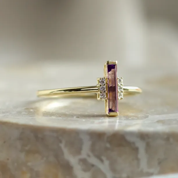 Original ring with baguette amethyst and side diamonds NAIMA Image