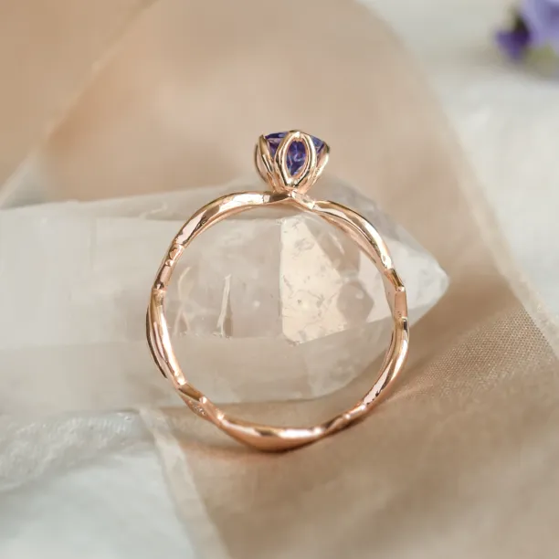 Tanzanite gold ring QUEENA Image