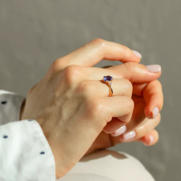 Tanzanite and diamond vintage ring BRIGHT Image