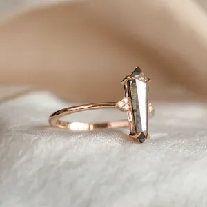 Prsten s laboratorním salt and pepper diamantem a klasickými diamanty GOTH Thumbnail