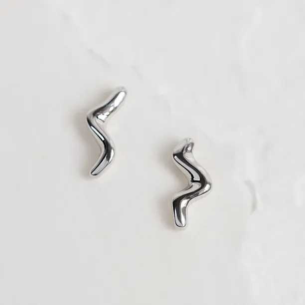 Minimalist gold earrings waves MIGNON Image