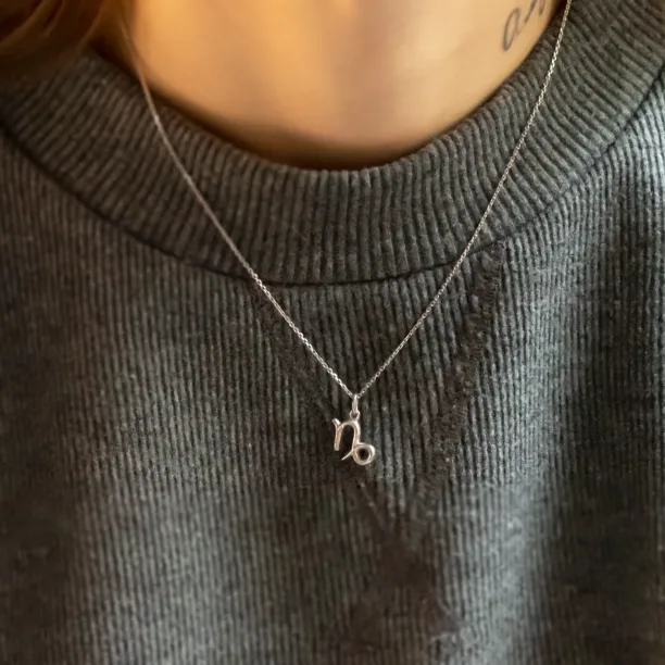 Zlatý přívěsek s diamantem KOZOROH Image