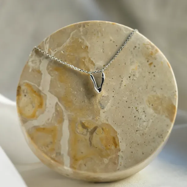 Zlatý přívěsek písmeno s diamantem JEAN Image