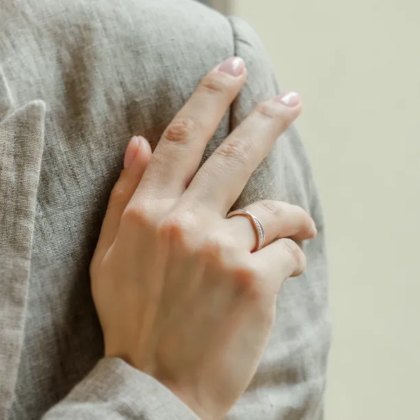 Zlatý zúžený prsten PUNTO Image