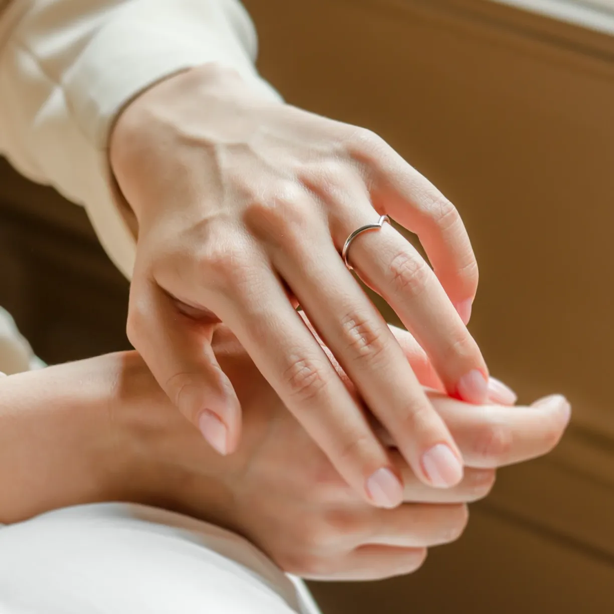 curved_white_gold_wedding_ring