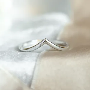 Craved minimalist gold ring VENUS