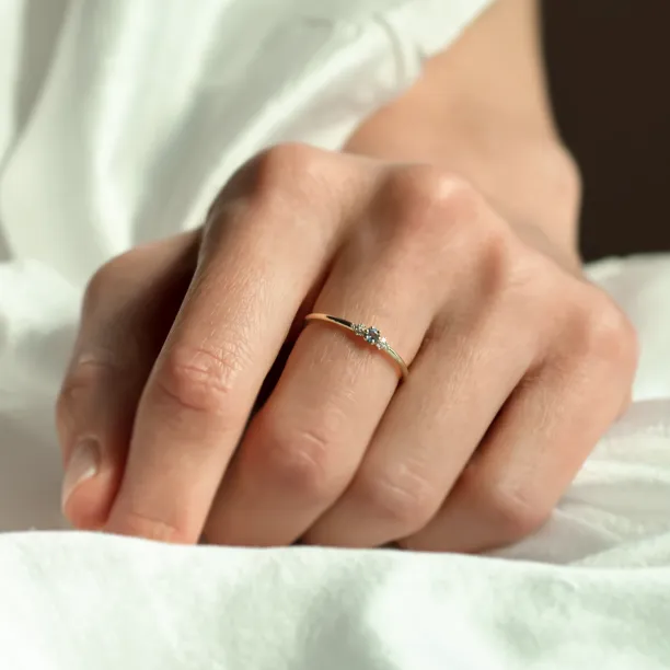 Minimalistický prsten se safírem a diamanty SABINE Image