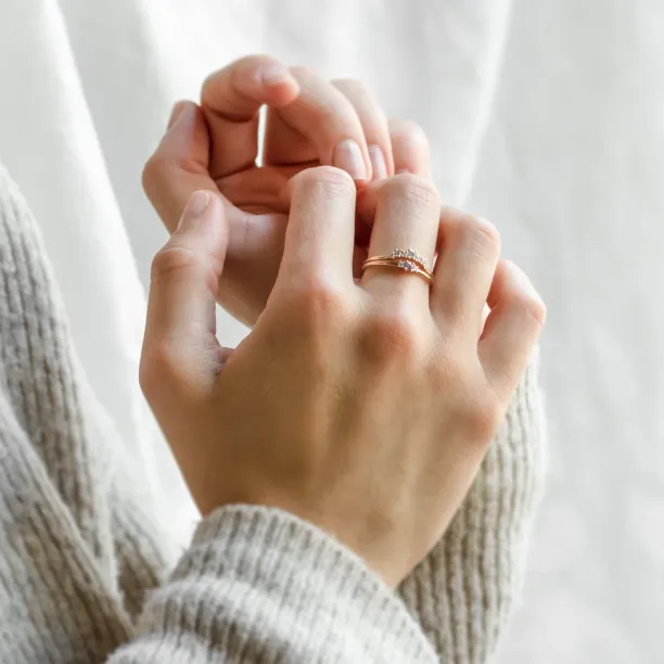 Minimalistický prsten s růžovým safírem a s diamanty LETIZIA Image