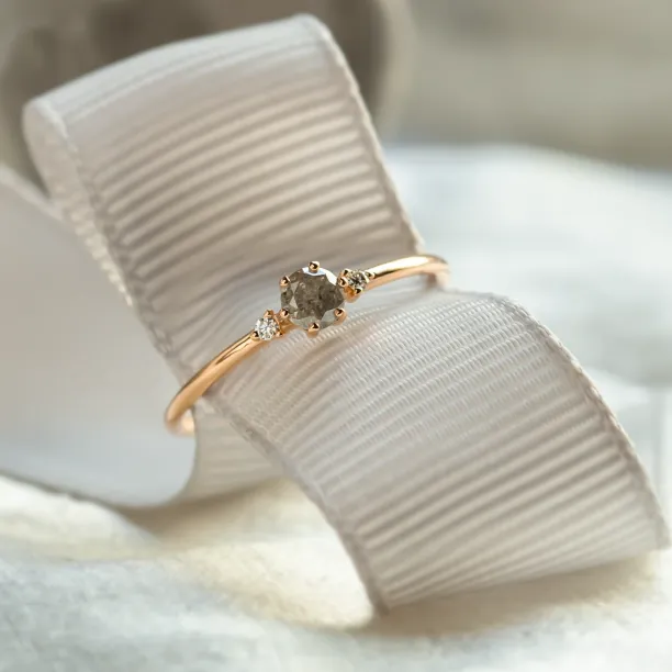 Minimalist salt and pepper and classic diamond ring FRANCO Image