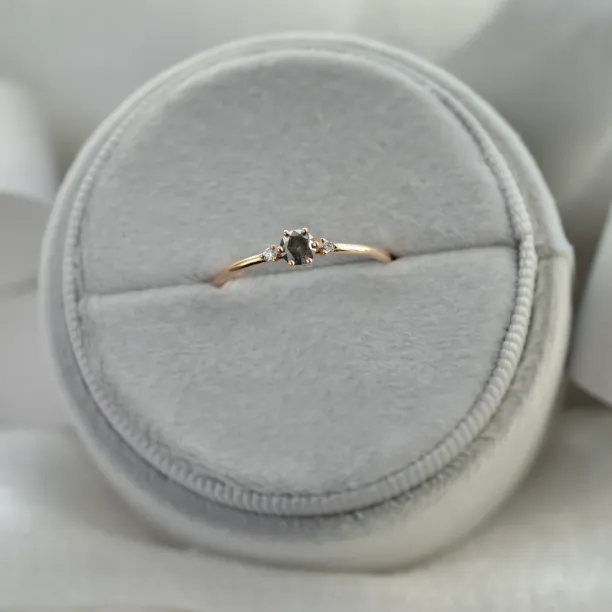 Minimalist salt and pepper and classic diamond ring FRANCO Image