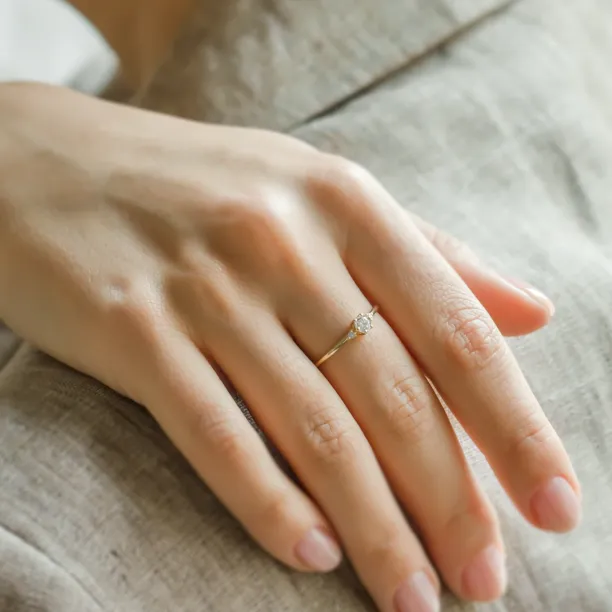 Zlatý zásnubní prsten s diamanty ALICIA Image