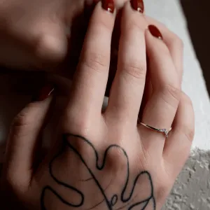 Vykrojený minimalistický prsten s diamanty UMA Thumbnail