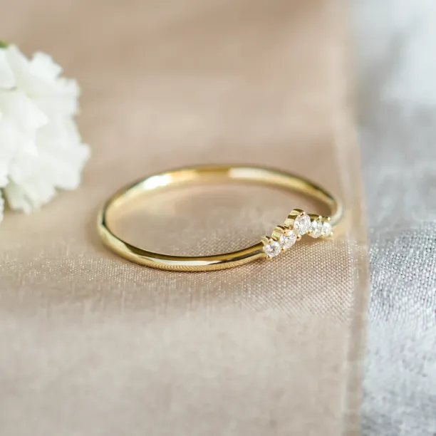 Vykrojený minimalistický prsten s diamanty UMA Image