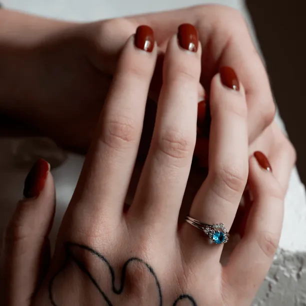 Vykrojený minimalistický prsten s diamanty UMA Image