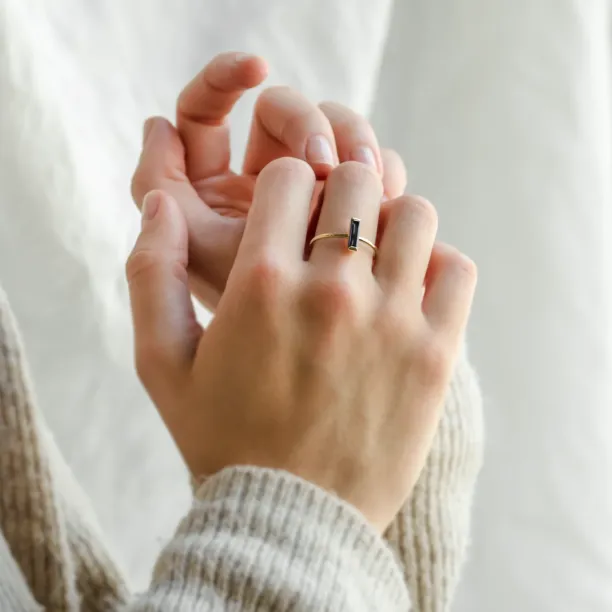 Zlatý prsten s modrým lab-grown safírem AZUL Image