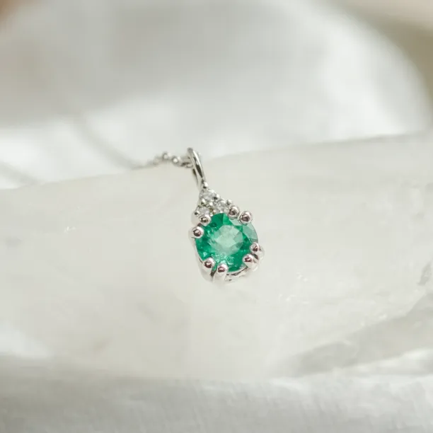 Emerald and diamond jewellery set ELANNA Image