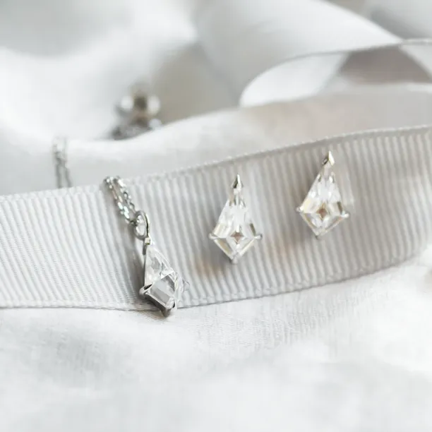 Kite moissanite jewellery set DEVON Image