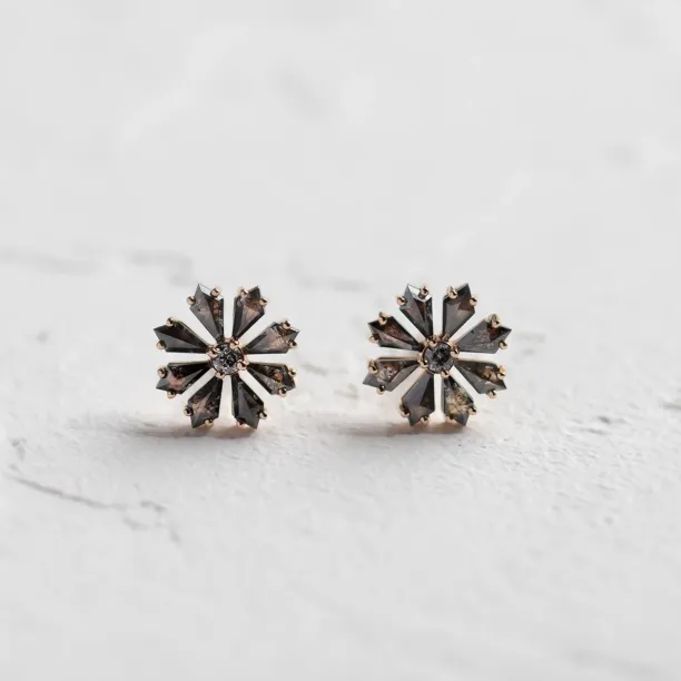 Květinové náušnice se salt and pepper diamanty FLOWER Image