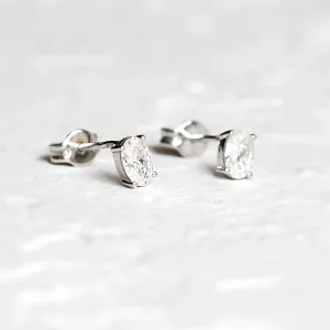Gold minimalist earrings with oval lab-grown diamonds CARO Thumbnail