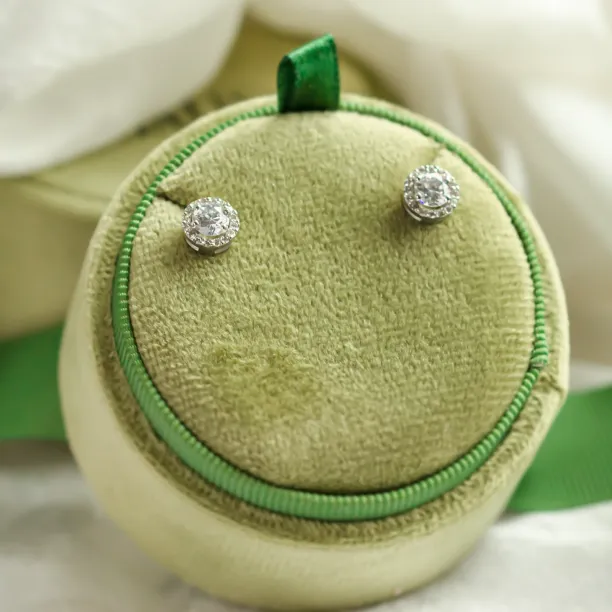 Zlaté halo náušnice s laboratorními diamanty NINO Image