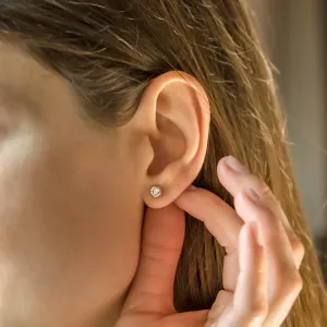 Minimalist earrings with lab-grown diamonds LOFT